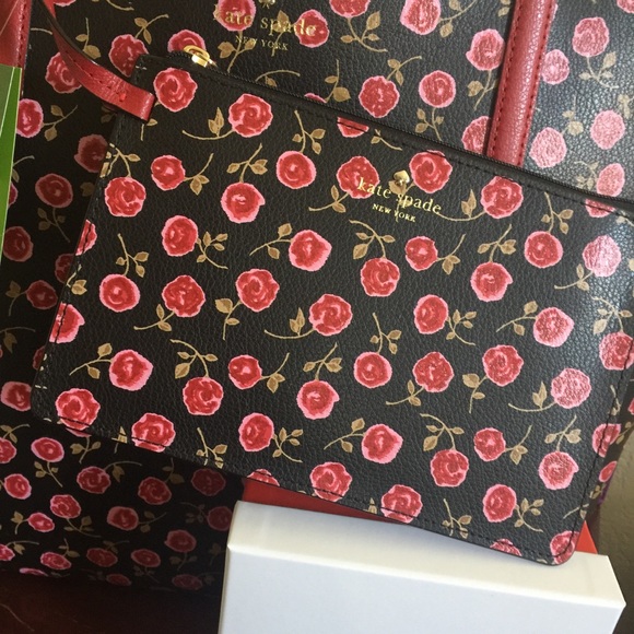 Beautiful Kate Spade Reversible Tote w/ Pouch - Picture 6 of 8